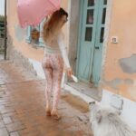 Naike Rivelli Instagram – Ormai l’Italia si sta trasformando in America 💔🙈 #naikerivelli #fedethepig #fedelinfluencer #influencerdiscelteintelligencer #nonsiamolamerica #vivalitalia #artigianiitaliani 
@ornellamuti 
@mario_talarico_since_1860 
@mario_talarico_custom_umbrella