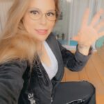 Naike Rivelli Instagram – Hi guys! Si avvicina #sanremo !!! 
Chiedo a #sanremo e @amadeusonoio se magari quest’anno, visto che si portano sempre degli argomenti molto importanti sul palco di Sanremo, come la lotta contro al #cyberbullismo, la lotta contro alla #violenzasulledonne sarebbe bello parlare anche di ecosostenibilità. Ormai anche Sanremo, oltre un festival della musica é diventato anche una gara di moda tra cantanti e ospiti. Una sorta di omaggio al fashion. In un mondo di alta moda molto costosa che veste #schiaparelli e pochi altri che non sono ne #crueltyfree ne ecosostenibili in nessun modo, chiedo di portare sul palco un po’ di educazione.
Vogliamo un #sanremo che dia più attenzione alla canzone che al look e la moda. 
Vorrei sapere quali cantanti portano look etici, ecosostenibili e crueltyfree. 
Il nostro gesto green non è stato apprezzato né da #sanremo ne da @amadeusonoio 
Speriamo sia il suo ultimo anno davvero. 
Così magari l’anno prossimo si può parlare del green e della Calabria senza aver paura di essere sgridate! 
@ornellamuti 
@ornellamutihempclub 
@cannabis_medical_center 
@regalaunalbero 
@omforwomen