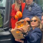 Naike Rivelli Instagram - Siamo a Sanremo con la stampa! C’è pure la Rai! 🤣🤪🥰📣🚜🍊🇮🇹🙏🏼🙏🏼 @ornellamuti #naikerivelli @il_gigante_buono14 #antoniozangari @codacons_official @striscialanotizia @sanremorai @adnkronos_ @alisatoaff
