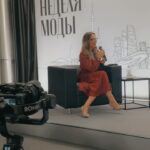 Naike Rivelli Instagram – Ieri ho assistito ad una delle@più belle interviste mai fatte, da mia madre @ornellamuti in Russia a Mosca, durante la conferenza stampa per la Fashion Week Russia. Un intervista profonda, sincera e così emozionante che ho visto piangere uomini e donne nella platea di 100 giornalisti. C’è un grande rispetto e tanto amore che ci ha inondato qui a Mosca. Tutti, anche i giovani conoscono la mamma e tutti suoi film. Seguono anche me e tutte le cose che ho fatto e che faccio ora. Grandi gratificazioni. 
Esperienza pazzesca. 
Grazie Mosca! Спасибо Москва 
@ornellamuti @zhannagarber @diegopadula @il_rammaricato @masterchef_antonio @ulyanasergeenko @ulyana_sergeenko_moscow @flaminia_cruciani @blueeyedfamily @carola.terradura @skycap @rosenoireayumi