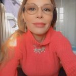 Naike Rivelli Instagram – @ornellamutihempclub associazione per informare tutti sui vari usi della canapa 
@cannabis_medical_center  studio medico specializzato nella cura con la cannabis
@ornellamuti
