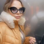 Naike Rivelli Instagram - Grazie a tutti quelli che hanno apprezzato. A coloro che ci domandano ancora il nostro pensiero politico? Sempre pro Pace ☮️ ✌🏻 ! Non siamo venute per ragioni politiche. Siamo venute per sostenere le donne e i nostri fans, mamma lo fa dai tempi del comunismo, quando venne per girare da giovanissima i suoi primi film, in tempi terrificanti qui. L’arte é sempre stata neutra, perché serve per rincuorare e dare speranza, amore e cultura a tutti coloro che ne hanno bisogno. Specialmente in tempi difficili. C’è molta gratitudine tra la gente del popolo per la nostra presenza. Vorrei ricordare a tutti che noi siamo metà russe da parte di mia nonna Ilse Renata Krause, e metà Napoletane da parte di mio nonno Mario Rivelli. Andiamo in Russia da sempre. Da quando sono nata e mamma anche prima della mia nascita. Abbiamo famiglia, parenti e molti molti amici lì da sempre. Siamo amate. Mamma soprattutto. Non vedete del male dove non c’è. Anzi, la gratitudine e l’affetto che abbiamo ricevuto da tutti é stato magico. #naikerivelli @ornellamuti @diegopadula @skycap @masterchef_antonio @il_rammaricato @adnkronos_ @agenzia_ansa
