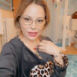 Naike Rivelli Instagram – Visto che le informazioni in Italia della nostra Stampa non raccontano quasi nulla se non tutti le stesse cose e gli stessi articoli con le stesse identiche parole, vi diamo una bella notizia noi. Abbiamo fatto richiesta dí intervistare il Primo Ministro Tedesco, per sapere tutto su la liberalizzazione della Cannabis in Germania! 🇩🇪💚🙏🏼📣🇮🇹 
@ornellamuti @_celebritynetwork_ 
@vascorossi @megliolegale 
@ornellamutihempclub @cannabis_medical_center @nonnespinello @ledevotedimaria_ @canapamundi_official @cannabiscienza.it @cannabisforfuture 
@adnkronos_
