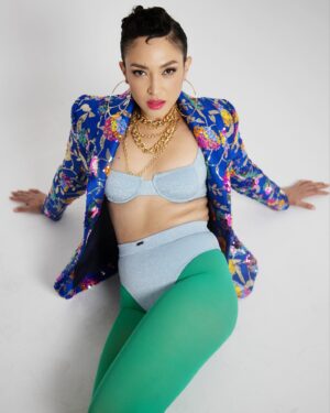 Naima Mora Instagram - Kissing in the rain … “Bird Of Paradise” a photo series by Naima 
Look 2 of 3
Shot by : Harris Davey @harrisdaveyphoto 

Posing gives me freedom. In the season of my career it’s all about fun for me. Exploring elements of femininity in this series, was also returning to my love of playing dress up and an homage to my childhood self. I wanted to play on the archetype of the early 90’s model and what my mom looked like to me growing up, a bird of paradise.

Wearing @galindousa new collection from @crescala