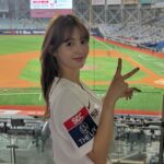 Nam Bo-ra Instagram - 키움 시구 재밌게 하구 왔어요! 사진 감사합니다~💙 말로만 듣던 크림 새우… 진짜 JMT 더라구여! 고척 가시면 꼭 드셔보세요… 위에 뿌려주는 소스가 대박이에요! 👍