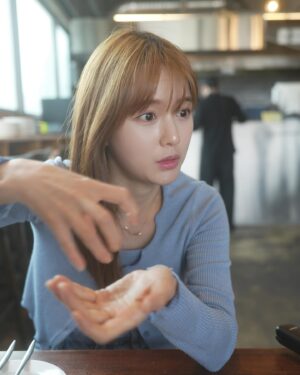 Nam Bo-ra Instagram - 유튜버의 시간🕐
카메라 설치하고 잘 나오는지 보고 열심히 설명하기 😎