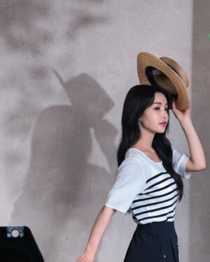 Nam Gyu-ri Instagram - 🌸

2024년 올리비아하슬러의 새로운 뮤즈가 되었습니다.
광고 촬영중📷 항상 행복하세요 ! 

#올리비아하슬러