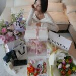 Nam Gyu-ri Instagram – 4월26일🌸

따뜻한 봄날에 . 

팬여러분들덕분에 너무 감사하고 또 감동적인 생일을 보냈어요
순수한 마음 가득 담긴 손편지와 정성스런 선물들 
올해도 잊지 못할 뭉클하고 더없이 따뜻한 봄을 보냅니다 

제가 이 크디큰 사랑에 보답하려면 앞으로 
오래오래 여러분들께 좋은 노래와 연기로 보답하며 
좋은사람. 좋은 아티스트로써 
최선을 다해 활동할께요 

늘 사랑해주셔서 감사합니다 
저또한 여러분들을 언제나 열심히 사랑할께요 

우리 오래오래 많이 사랑하며 지내요 
저에게 주신만큼 보다 더 큰 행운이 함께 하시길 
저도 응원할께요! 우리 함께 밝고 건강하게 지내요 

사 랑 해 요 ❤️🙆🏻‍♀️🌸🙏🏻🍀💋