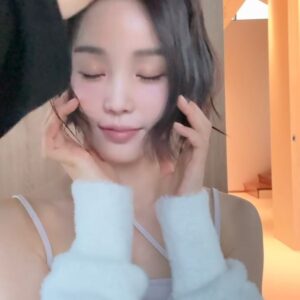 Nam Gyu-ri Instagram - 봄날🌸 에 우리 곧 만나요! 

💜 NAM GYURI 1ST FAN CONCERT: Lux 얼리버드 티켓 오픈 안내 💜

가수 남규리가 가장 빛날 자리, 남규리의 첫 번째 팬 콘서트