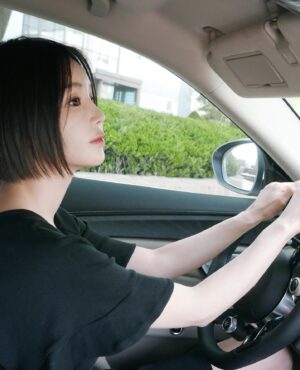 Nam Gyu-ri Instagram - 🍀Best driver🍀

With.까치군🐦🦚🐧

#MASERATIgrecale#👑