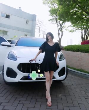 Nam Gyu-ri Instagram - 🍀Best driver🍀

With.까치군🐦🦚🐧

#MASERATIgrecale#👑