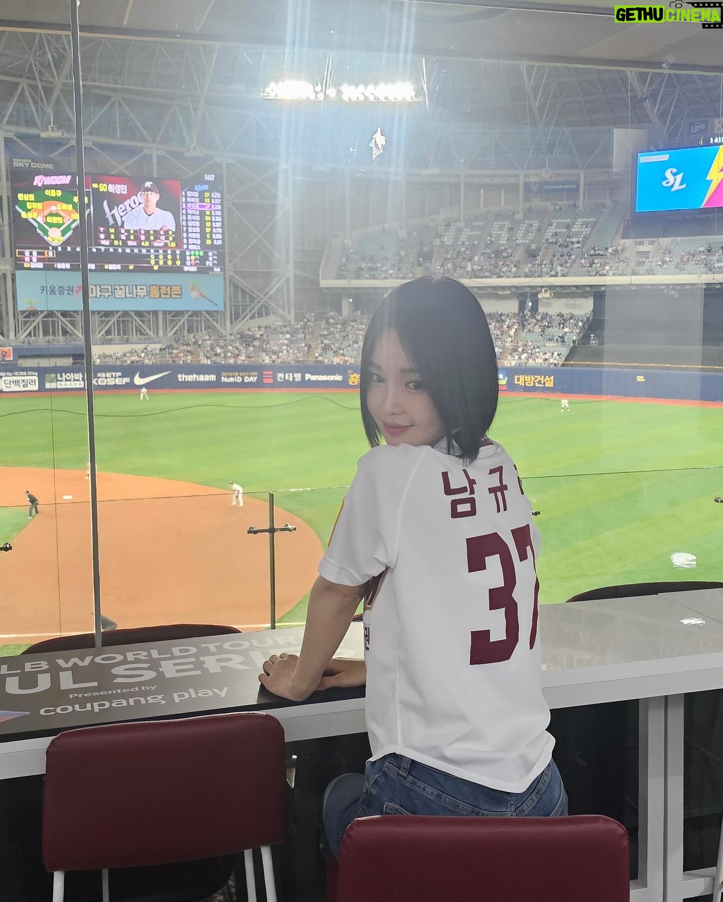 Nam Gyu-ri - 8K Likes - 오랜만에 시구⚾️ 스트라이크!!!
초대해주셔서 감사합니다
모든 선수님들 팬분들 응원합니다 모두 화이팅입니다 🍀
사실 제가 모든선수분들에게 전하고싶었던 멘트는
“끝날때까지 끝난게 아니다!
지금부터가 시작입니다 모두 화이팅입니다”
💪🏻🫡👍🏻✨🌸❤️🙏🏻🍀🧚♀️👍🏻⚾️