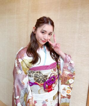 Nana Asakawa Instagram - 2024年、まだ投稿してませんでしたね、失礼しました。
年明けから心の痛む出来事が多い為、新年のご挨拶は控えさせていただきます。
能登半島を中心とした震災で被害を受けた皆様へ心よりお見舞い申し上げます。

本日、エイベックスの新春参拝・晴れ着お披露目会に参加しました。
今年の抱負は造語ではありますが「楽動」
楽しく活動的に動いていける1年にしたいと思ってます！
自分自身が楽しんで生きることはもちろんですが、見ている方にも楽しんでもらえるような仕事を届けられるよう頑張ります。

今年もよろしくお願いします。