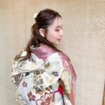 Nana Asakawa Instagram – 2024年、まだ投稿してませんでしたね、失礼しました。
年明けから心の痛む出来事が多い為、新年のご挨拶は控えさせていただきます。
能登半島を中心とした震災で被害を受けた皆様へ心よりお見舞い申し上げます。

本日、エイベックスの新春参拝・晴れ着お披露目会に参加しました。
今年の抱負は造語ではありますが「楽動」
楽しく活動的に動いていける1年にしたいと思ってます！
自分自身が楽しんで生きることはもちろんですが、見ている方にも楽しんでもらえるような仕事を届けられるよう頑張ります。

今年もよろしくお願いします。