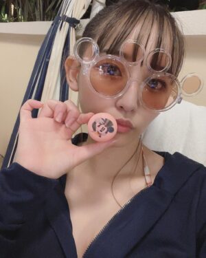 Nana Asakawa Instagram - アンバサダーホテル
パームガーデン・プール
ナイトプール

目当てはメシじゃ！！！！！！！

前菜のとうもろこしとキャビアのなんちゃらがめちゃくちゃ美味しかった。てか全部美味しかった。

メインのロコモコ丼
パークの紙皿で運ばれて来て、パーク行きたくなってしまい
夏は絶対行かないわたしだけど次の日しっかりインした。