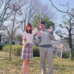 Nana Asakawa Instagram - #大病院占拠 最終回がいよいよ明日になりました さ…さ…寂しい… 写真は親子で( ^ω^ ) この日はいい天気でお外日和でした 撮影がパッと終わっちゃったからとりあえず写真撮った。笑 足元はクロックス😉