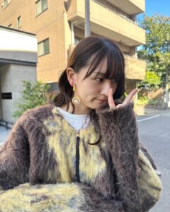 Nana Asakawa Instagram - すこーし前のカーセンサーの撮影の時のオフショット ほんとに車買わされそうだったぜ…🚗笑笑笑