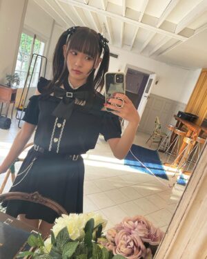 Nana Asakawa Instagram - いっしー(@ishikawayuki_hairmake )が
「地雷やってみて欲しい」ってあまりにも言うから今回のカレンダーに組み込んでみたんだけど、やってみたら本人なかなかにノリノリだった図🤕♡笑

浅川梨奈2024カレンダー
オフショット