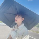 Nana Asakawa Instagram - 先日の衣装♡ 最近とっても暑くなってきてますね 数年前は「日焼け止め塗る方がやけるから塗らない！」とかいう訳わからない自論を述べて日焼け止めを断固拒否し続けて、案の定真っ黒になって夏を終えてました。アホです。 3枚目の写真は本当はワイングラスみたいなの持ってバカンス風にしたかったんです。ださいです。アハ