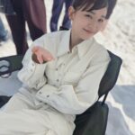 Nana Asakawa Instagram - 先日の衣装♡ 最近とっても暑くなってきてますね 数年前は「日焼け止め塗る方がやけるから塗らない！」とかいう訳わからない自論を述べて日焼け止めを断固拒否し続けて、案の定真っ黒になって夏を終えてました。アホです。 3枚目の写真は本当はワイングラスみたいなの持ってバカンス風にしたかったんです。ださいです。アハ