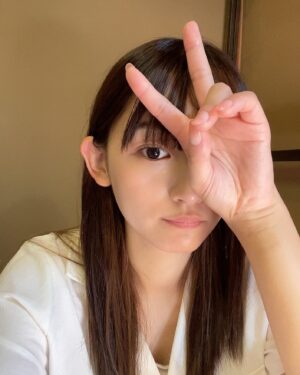 Nana Asakawa Instagram - 帰ってきたらいっぱいして。
第3話本日！
0:54からytv放送📺
1:24からTVer配信です📱

第1話がTVerで100万回再生突破したとのことで…
めちゃくちゃ体張って頑張ったのでたくさん再生していただけていて本当に嬉しい限りです。
FODの方でもドラマランキング3位に入ってたよ！って教えてもらったり…幸せです。

今夜放送の第3話は…高城くんと朱音ちゃんの関係にまたひとつ変化があるお話なのでぜひたくさんの方に見てもらえますように。ドキドキ。