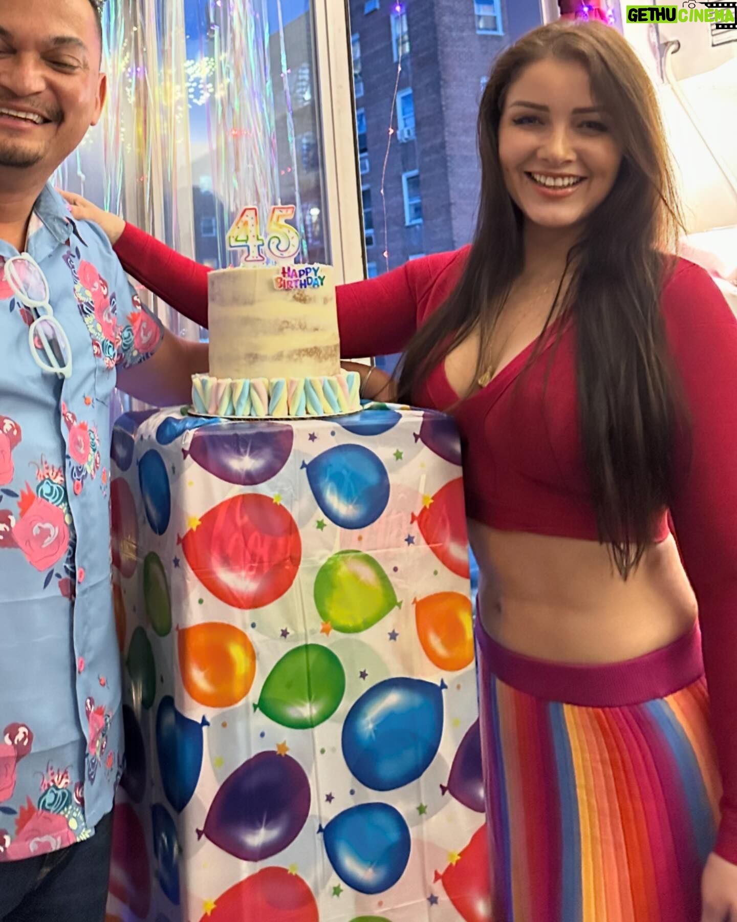 Nana Gouvea Instagram - Happy Birthday to my lovely friend @washingtonlopes ! Love you ๐๐๐ You are a real gift to my life! ๐๐๐ Feliz aniversรกrio!!!! ๐๐๐ #nanagouvea #friends #love #birthday #aniversรกrio #amigos That was Sunday! ๐
Isso foi domingo! ๐