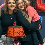 Nana Gouvea Instagram - Hoje é o dia mais importante da minha vida! 14 de Março! O dia em que minha vida fez sentido! O dia que definiu o que eu sou! Sou mãe! Sou mulher! Sou completa! Graças a Nossa Senhora da Graças no dia de hj há mais 30 anos atrás, eu fui abençoada com a Graça de ser mãe da minha melhor amiga, minha confidente, minha parceira pro der e vier, o grande amor da minha vida abriu o caminho pra que viessem Angel e Noah, meus outros amores que completam minha vida com maestria! E desde os meus 17 anos de idade eu nunca conheci outra vida, minha vida é ser sua mãe! Obrigada Deus! Obrigada Virgem Maria! Obrigada minha filha por ser a razão da minha vida! Te amo incondicionalmente e eternamente! Seja feliz! É tudo te desejo! @daphyniegouvea #daphyniegouvea #nanagouvea #felizaniversario #happybirthday #family #momanddaughter #imamom #proud #grateful #blessed #foreverinlove #maeefilha #mãe #filha #amordaminhavida
