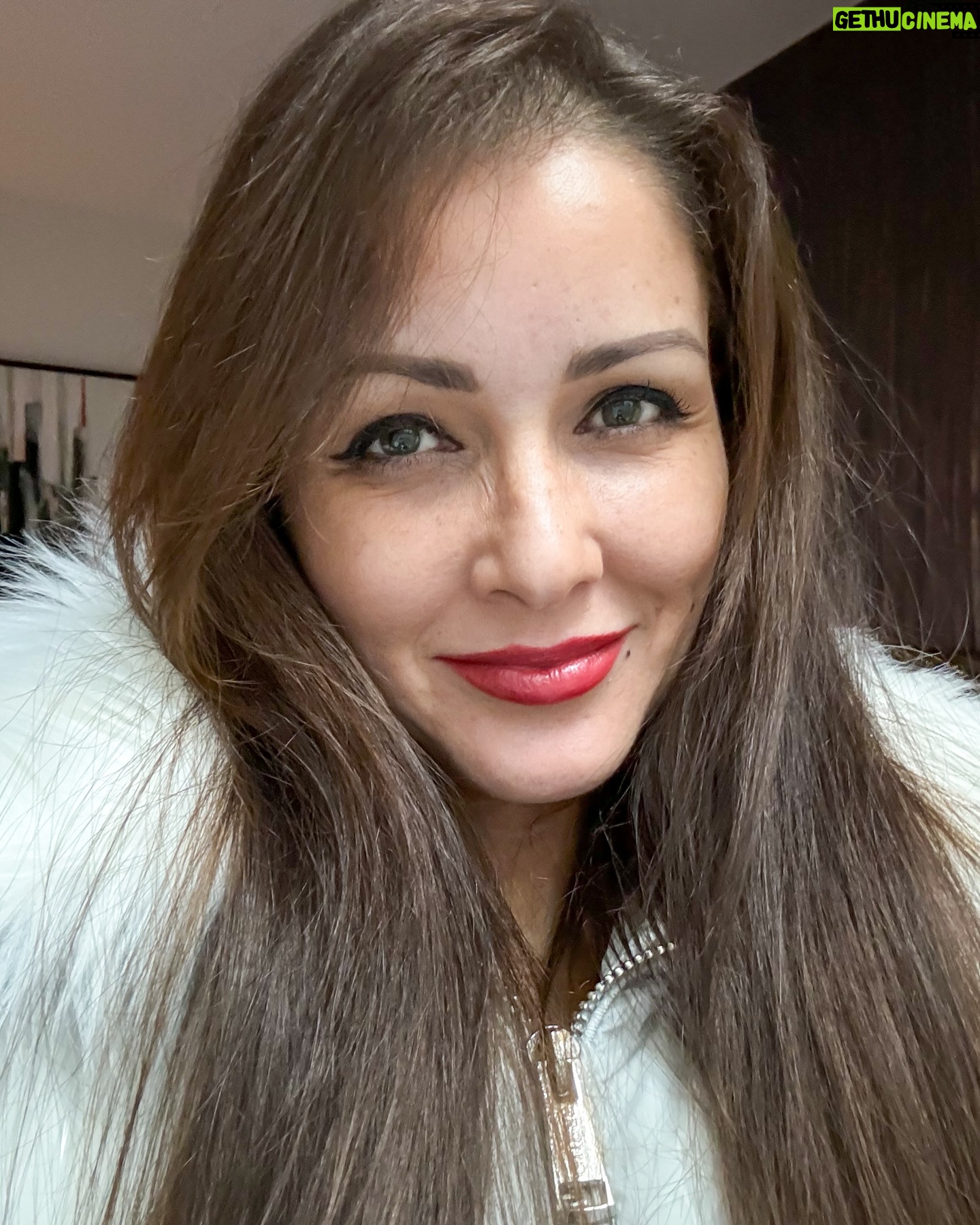 Nana Gouvea Instagram - Today felt like wearing red lipstick in the Big Apple! ๐๐๐ Hoje deu vontade de usar batom vermelho! ๐๐ท๐น#nanagouvea #bigapple #newyorkcity #batomvermelho #redlipstick #beautyinthecity #somewhereoutthere #fyp #linda #feliz #abenรงoada #gorgeous #happy #blessed