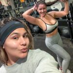 Nana Gouvea Instagram – Everyday we shuffling! 🤘🎶🏋🏻‍♀️🤸🏻‍♀️🍑💦💖 #nanagouvea #outfitoftheday #workout #everydayweshoveling #partyrock #sweaty #beauty #nopainnogain #letsgetit #gymlover #fitfam #fyp #nomakeup #stillpretty 💋💋💋 #malhação #suada #academia #ratadeacademia