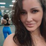 Nana Gouvea Instagram - Sunday at the gym… 👸🏻💕🍑 #nanagouvea #workout #sundayfunday #beauty #🍑 #👸🏻 #💞 #selflove #selfcare #gymgirl #fitfam #sweaty #longhairdontcare #greeneyes