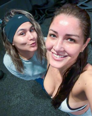 Nana Gouvea Instagram - Everyday we shuffling! 🤘🎶🏋🏻‍♀️🤸🏻‍♀️🍑💦💖 #nanagouvea #outfitoftheday #workout #everydayweshoveling #partyrock #sweaty #beauty #nopainnogain #letsgetit #gymlover #fitfam #fyp #nomakeup #stillpretty 💋💋💋 #malhação #suada #academia #ratadeacademia