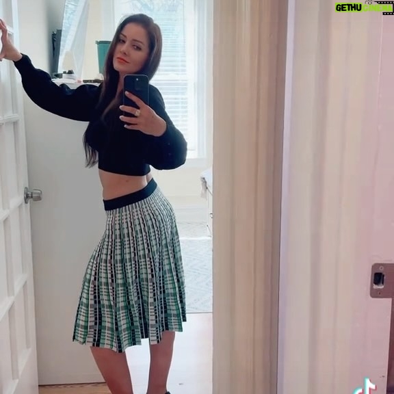 Nana Gouvea Instagram - On my way to paradise! Hope to see you there! πΈπ»π On my way to Connecticut! π₯³ nanagouvea #outifit #outfitoftheday #outfitideas #heels #fendi #skirt #bananarepublic #top #guess #imbeautiful #selflove #goddess #muse #deusa #fyp #foryoupage