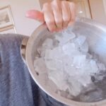 Nancy Brilli Instagram - A volte ci vogliono piccoli atti di coraggio, per stare bene. Avevo bisogno di una sferzatina. Very good indeed. Voi lo fareste? #benessere #domenica #faceroutine #beauty #happyness #icechallenge #goodmorning #buenosdias