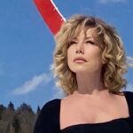Nancy Brilli Instagram – Un cuore rosso per tutti voi⁣
in quest’aria fredda e pulita⁣
che sembra di poterla bere. ⁣
⁣
Respirare.⁣
Inviare good vibes. ⁣
Mi mandate i vostri #❤ ?⁣
(Mi state cuorando moltissimo! Bello!)⁣
⁣
⁣
#nancybrilli #cortinadampezzo #cortinadolomiti #cortinametraggio  #mymovies #raiplay #raifiction #N21 #numeroventuno #alessandrodellacqua #N21chain