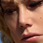 Nancy Brilli Instagram – Dopo un anno senza muovermi, senza lavorare, con microscopici spiragli di creatività, oggi per la prima volta ho recitato di nuovo. È stato un anno duro, per un’artista frustrante in modo cattivo. Finalmente un momento di bellezza, di ispirazione. Che bello sentire un refolo di rinnovata fiducia, anche poco, anche piccolino. Ma oggi è entrata luce, e sono grata. 

#light 
#labellezzasalveràilmondo 
#futuro 
#art 
#roma 

Sottovesti @albertaferretti 
#makeupartist @dani.cipriani6