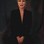 Nancy Brilli Instagram – Momenti di passaggio. Ho scoperto che la legge dell’attrazione non è proprio totalmente una bufala, ne scrivo domani in prima pagina su @leggo.it . In quanti credono che volendo, fortissimamente volendo, otterranno? Beh, non è così che funziona. E chi dice il contrario è un imbonitore che spaccia positività un tanto al chilo. È vero però che la negatività reiterata porta male. Chi ci crede?