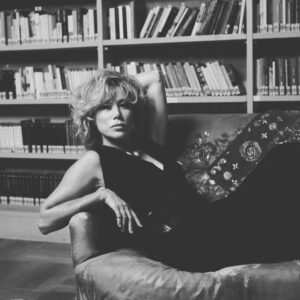 Nancy Brilli Instagram - Ieri sera una festa bellissima, per celebrare i 50 anni di carriera di #chiaraboni . Ci sono donne a cui tutto questo, il poter avere una carriera, la bellezza, la gioia di scegliere,è negato. Noi siamo fortunate. Ma non ci mortificheremo, lo faremo anche per loro. È un diritto di tutte noi. E tante, come me, a loro ci pensano e fanno quel che possono. Voi avete in programma qualcosa?  @pangeaonlus @_chiara_boni_ @chiarabonilapetiterobe @bagnimisteriosi #donneforti