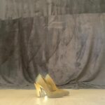 Nancy Brilli Instagram – Che tempo curioso. Fa caldo, le rondini sono come impazzite, tutto si muove e tutto è fermo. Boh. Mi vesto, metto su la mia faccia buffa ed esco. Mi vado a godere #roma .