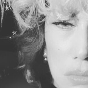 Nancy Brilli Instagram - Ieri sera una festa bellissima, per celebrare i 50 anni di carriera di #chiaraboni . Ci sono donne a cui tutto questo, il poter avere una carriera, la bellezza, la gioia di scegliere,è negato. Noi siamo fortunate. Ma non ci mortificheremo, lo faremo anche per loro. È un diritto di tutte noi. E tante, come me, a loro ci pensano e fanno quel che possono. Voi avete in programma qualcosa?  @pangeaonlus @_chiara_boni_ @chiarabonilapetiterobe @bagnimisteriosi #donneforti