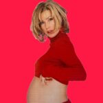 Nancy Brilli Instagram – #festadellamamma . Ogni anno penso a quanto sia stato buono il destino, con me. In ogni caso, è andata bene. Nonostante il dolore, nonostante le operazioni, nonostante la mancanza di pezzi di ricambio. Sarò per sempre grata di per aver  potuto essere così ben accompagnata per quei mesi, per aver goduto ogni attimo di bellezza, di incomparabile meraviglia. Ciao Francesco, là dentro c’eri tu. Ti voglio bene, figlio. Ve li hanno fatti, gli auguri?
 #mamma #love #instaday #instamom