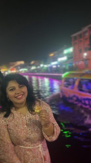 Nancy Jennifer Instagram - Happiest birthday it was. Thank you #Malaysia 😍😍 #Malacca #Melaka #malaysiatrending.  Video credits: @alice_catherina 
Song suggestion: @alice_catherina 
Happy birthday sung by: @alice_catherina @roobigaa_027 (podhuma ma credits? @roobigaa_027 @alice_catherina )