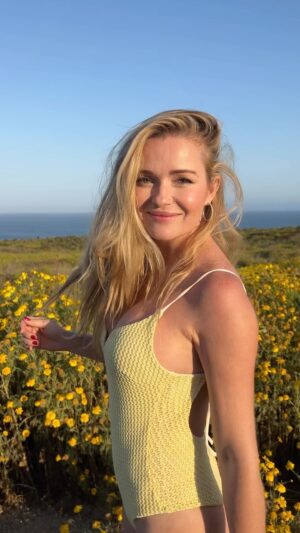 Nanda Ziegler Instagram - Watch me make ‘em bow 🎶 #malibu