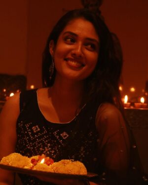 Nandana Rajan Instagram - 🪔🪔
.
.
. 
PC : @amal_ranjan 
@__.akshayaaah.__ 

#festivaloflights #diwali #instadaily