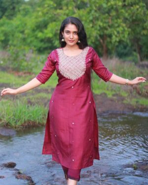 Nandana Rajan Instagram - Serenity..❤️

wearing ,beautifully handworked and stitched attire from @livyabyharipriya 

PC : @amal_ranjan