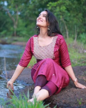 Nandana Rajan Instagram - Serenity..❤️

wearing ,beautifully handworked and stitched attire from @livyabyharipriya 

PC : @amal_ranjan