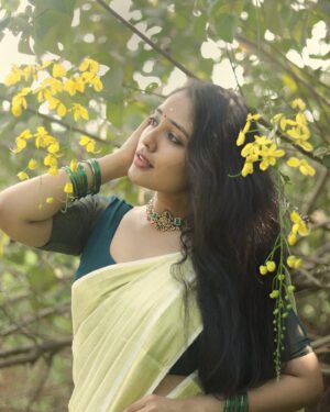 Nandana Rajan Instagram - Wishing all of  you a very Happy and Prosperous Vishu 🌼❤️ 
.
.
.
Wearing: @shila_jewelry_store 
PC : @amal_ranjan
