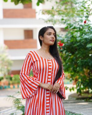 Nandana Rajan Instagram - I see you..🧐
What do you think of this look??
📸 : @suhail_choyi_photography 
👗: @fanaboutique_knr