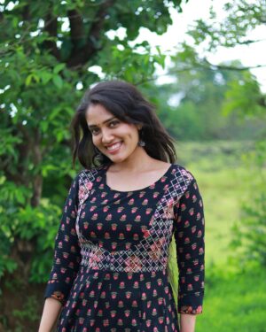Nandana Rajan Instagram - 🖤
.
.
👗 @livyabyharipriya 
📸 @amal_ranjan 

#instagram #black #naturephotography #trending #trending #