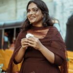 Nandhini Madesh Instagram - தங்க தாமரை மகளே🪷 @ivalnandhini MUA @noormakeup_mehndi Outfit @_gina_couture . . . . #photooftheday #picoftheday #photographerlife #picoftheday #portraitphotography #streetstyle #streetphotography #traditional #blacksheep #youtuber #ivalnandhini #fashionshoot #vibes #vintagestyle #instagood #indianwear #instadaily #likeforlikes #potraitshoot