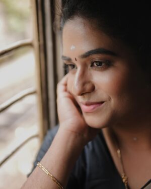Nandhini Madesh Instagram - Captured by @wordless.emotion 
Makeover by @pearl_glitzmakeover 

#ivalnandhini #ival #nandhini #portrait #photooftheday #photography #portraitphotography #train #emotion